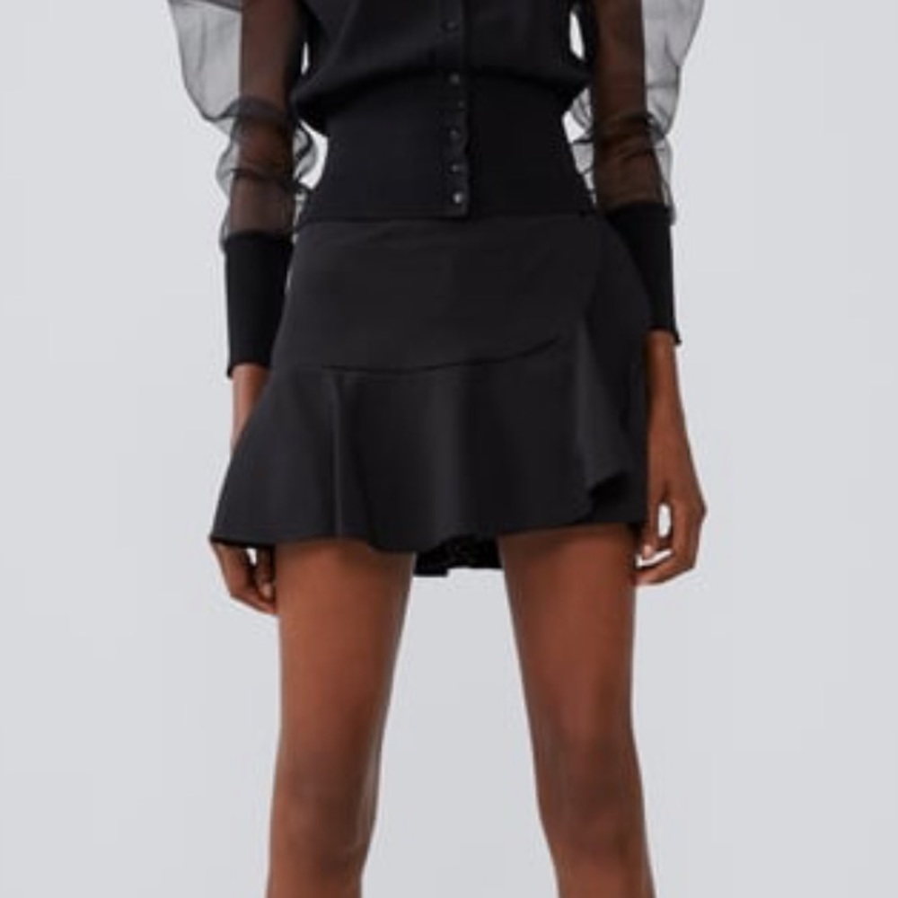 Zara Women’s Ruffle Skort